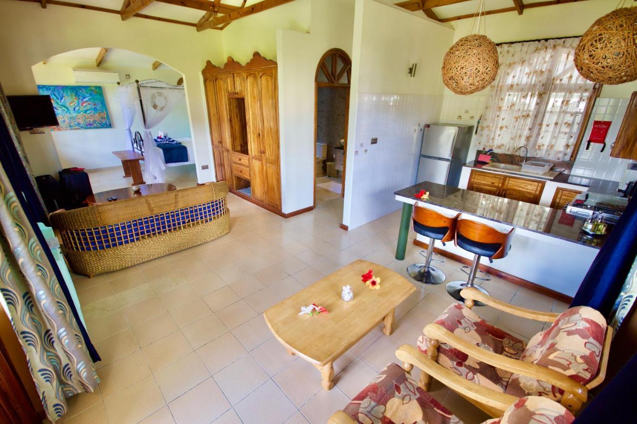 Sea Splash Self Catering And La Petite Maison Grand Anse  Eksteriør billede