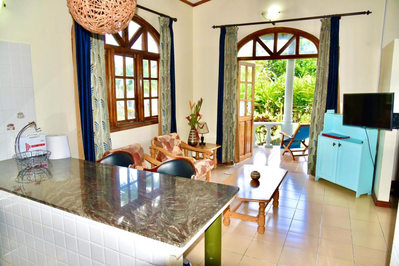 Sea Splash Self Catering And La Petite Maison Grand Anse  Eksteriør billede